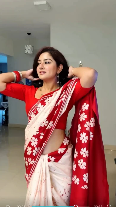 Glossy Silk Sheuli saree code- TS 5098